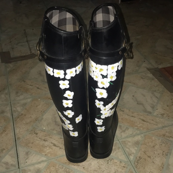 Custom paint Burberry Rainboots - Picture 3 of 6